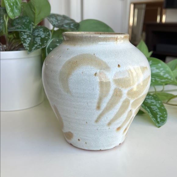 Handmade Neutral Pottery Vase Botanical Leaf Design Vintage - Picture 4 of 15